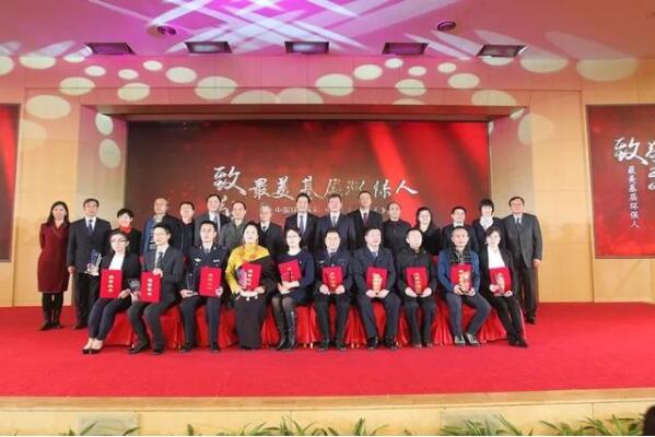 向2019全國美基層（céng）環保（bǎo）人致敬！向千千萬（wàn）萬生態環保鐵軍致敬！